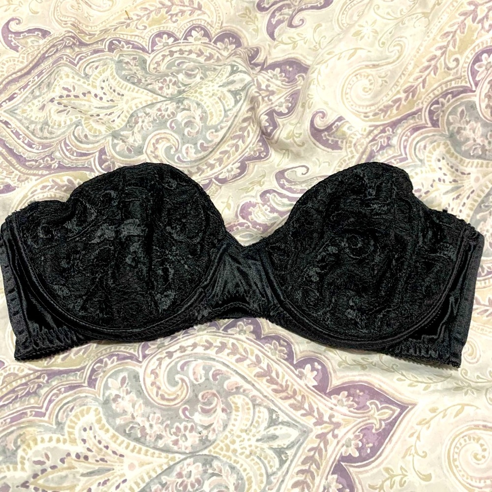 Victoria’s Secret gold label strapless bra